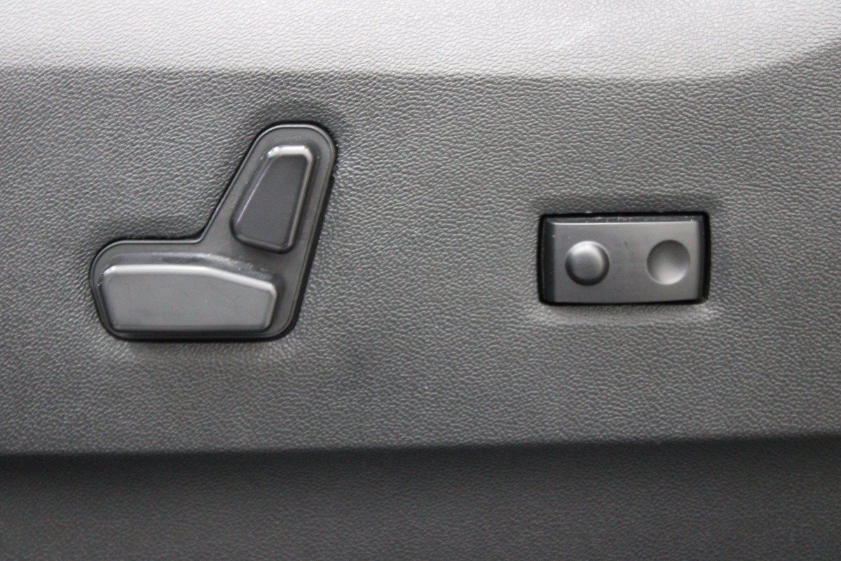 Used 2016 Dodge Grand Caravan SXT FWD image 17