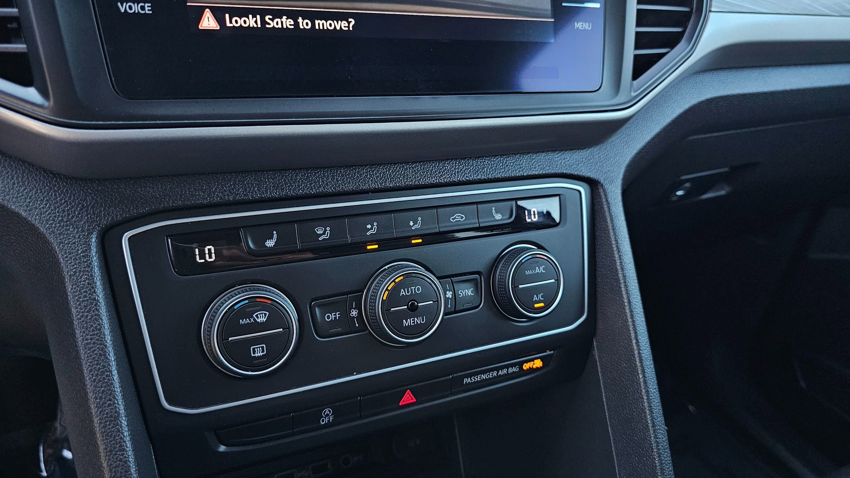 Used 2020 Volkswagen Atlas Cross Sport SE image 32