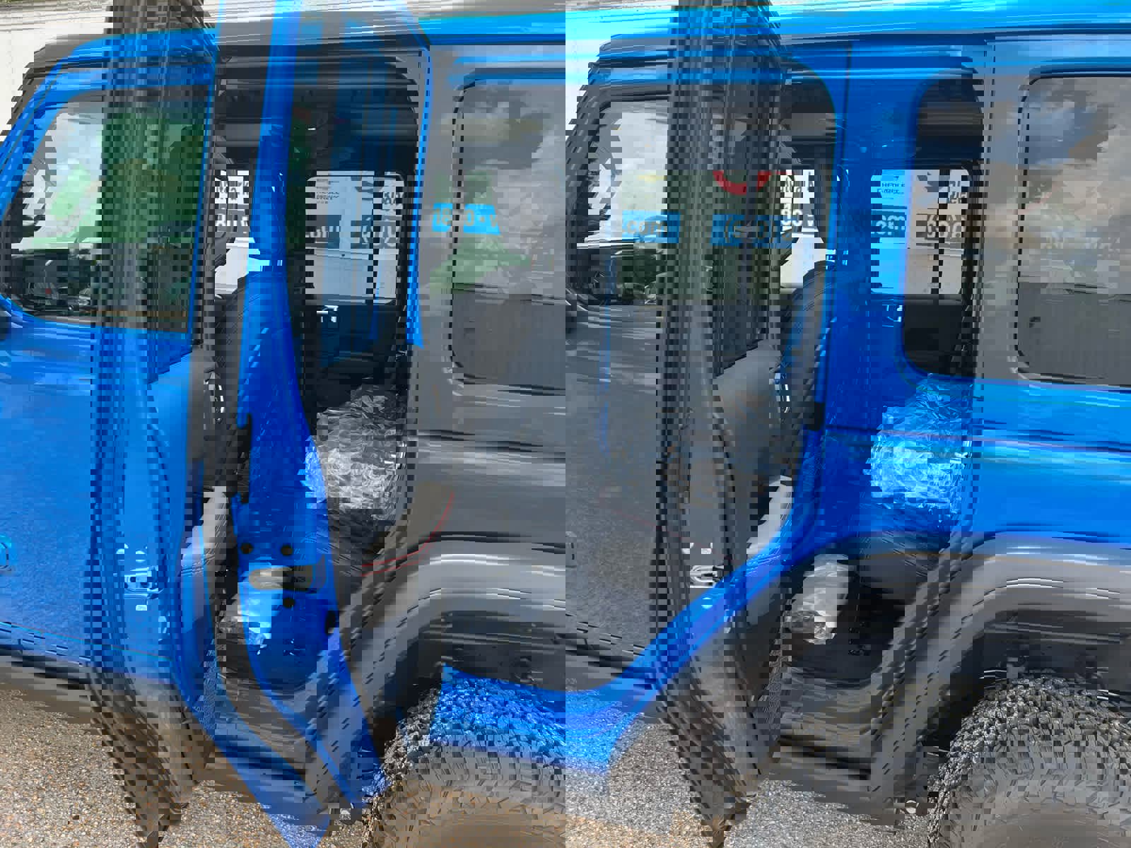 New 2025 Jeep Wrangler Unlimited Rubicon w/ Technology Group image 36