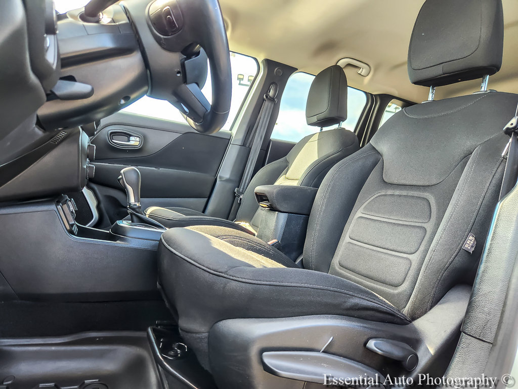 Used 2019 Jeep Renegade Latitude FWD image 7