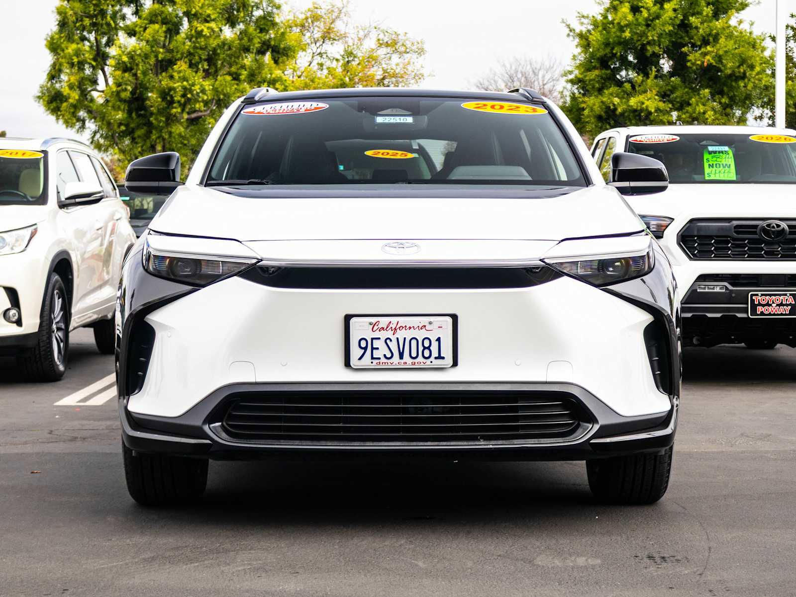 Used 2023 Toyota bZ4X XLE w/ Weather Package FWD image 2