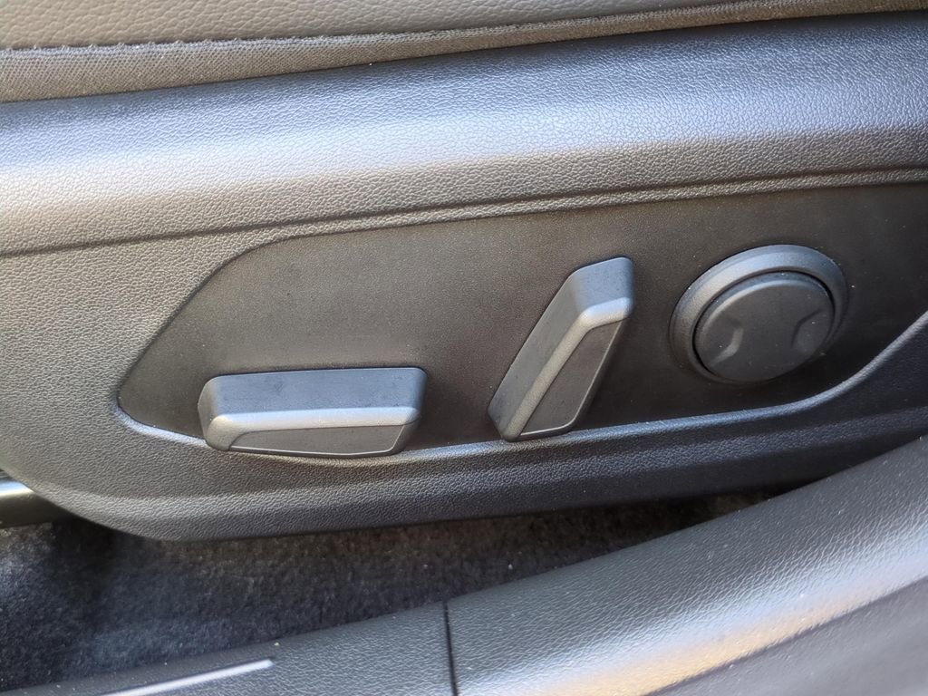 Certified 2023 Hyundai Elantra Limited image 17