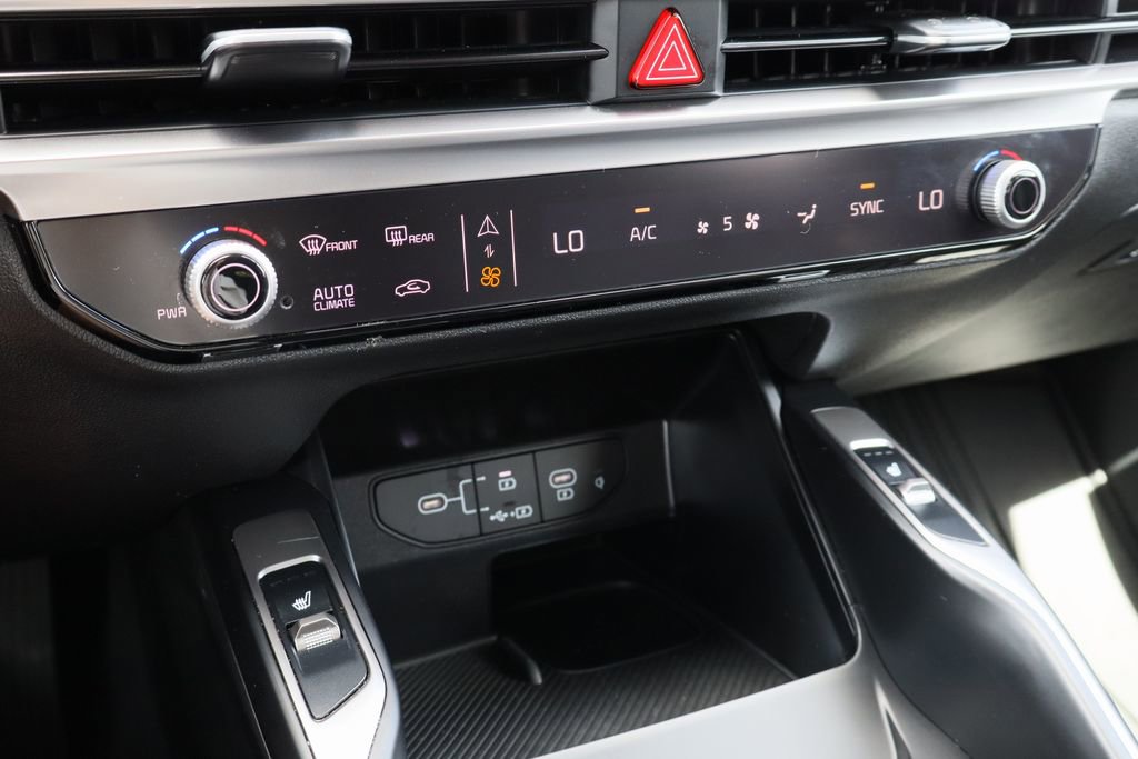 Used 2025 Kia Sorento S image 16