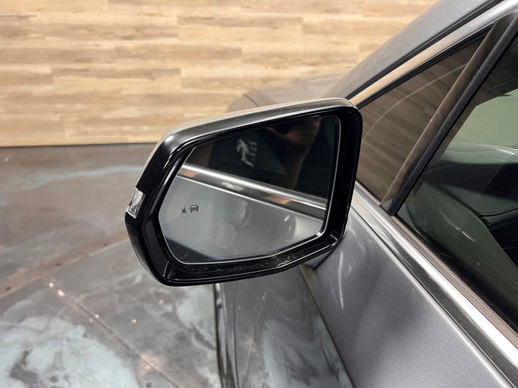 Used 2025 Cadillac XT6 Premium Luxury image 33