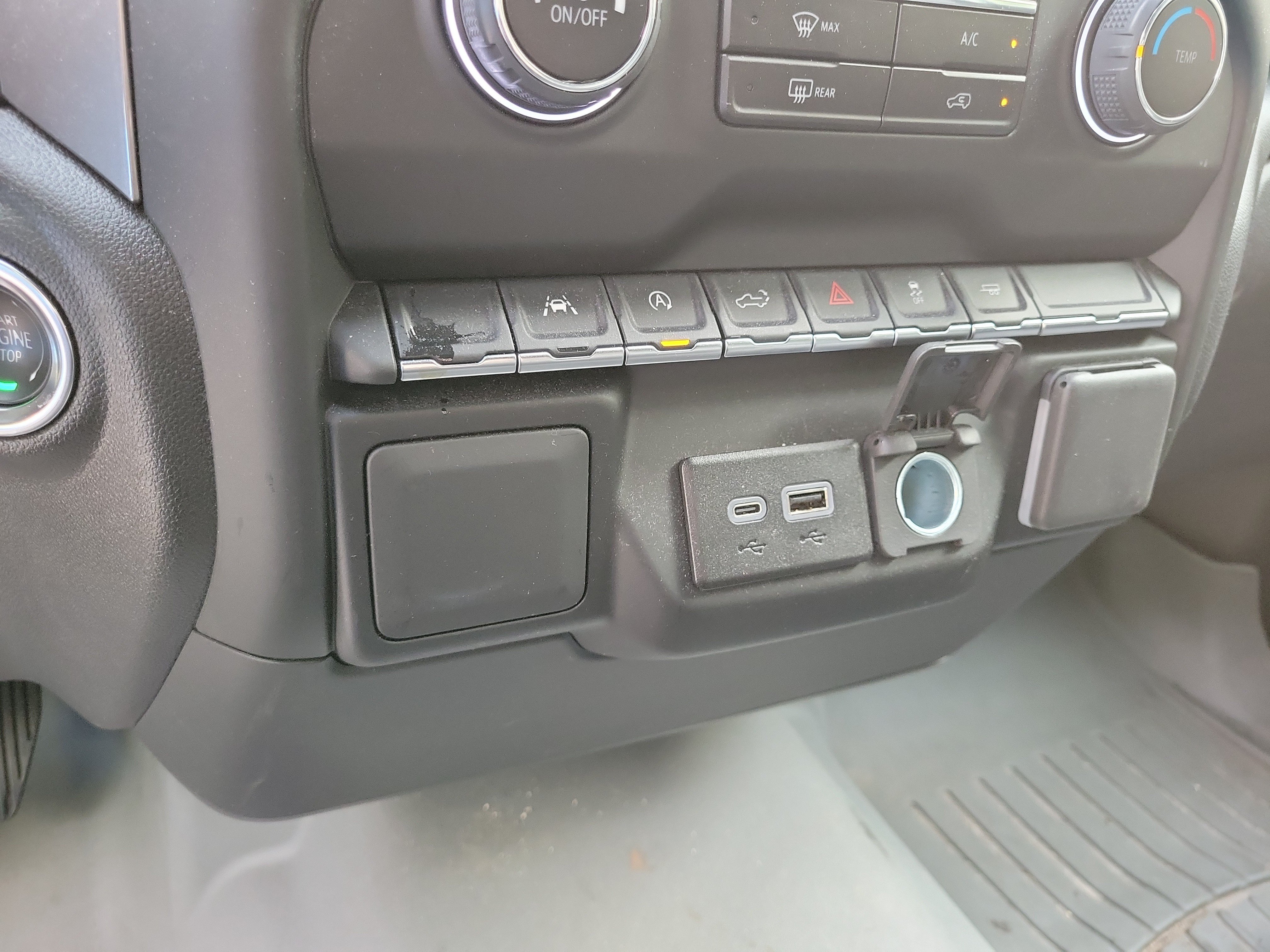 Used 2024 Chevrolet Silverado 1500 Custom w/ Turbomax Blackout Package RWD image 19