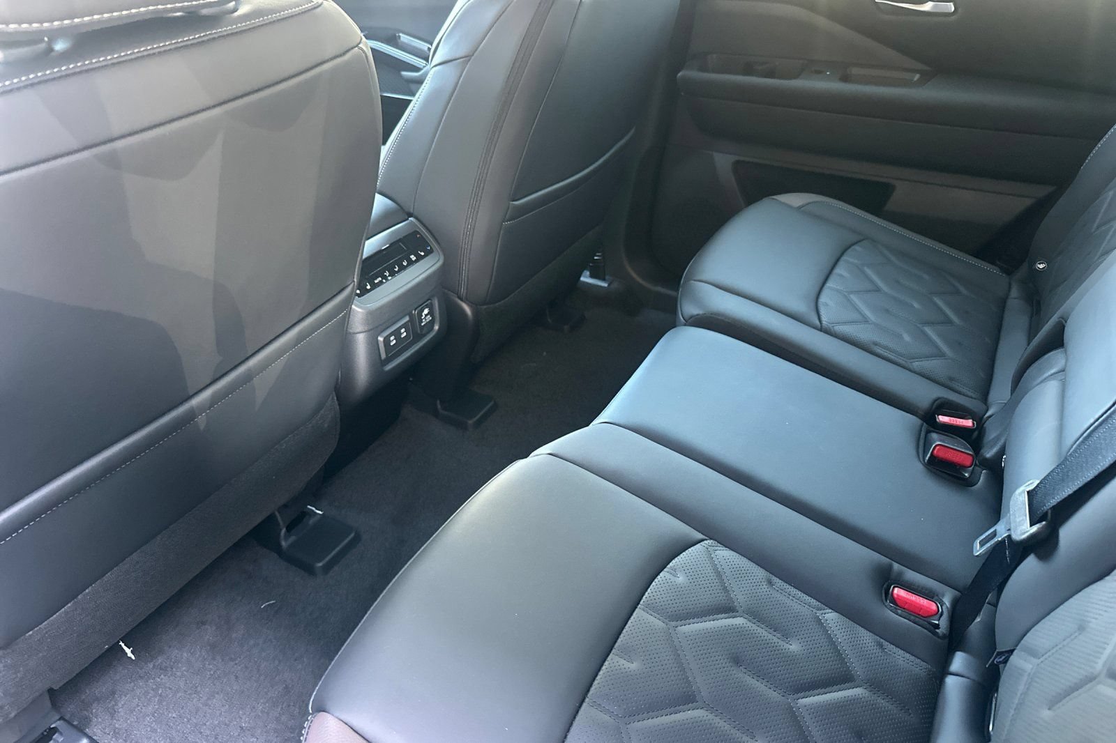 New 2026 Nissan Pathfinder Platinum AWD/4WD image 14
