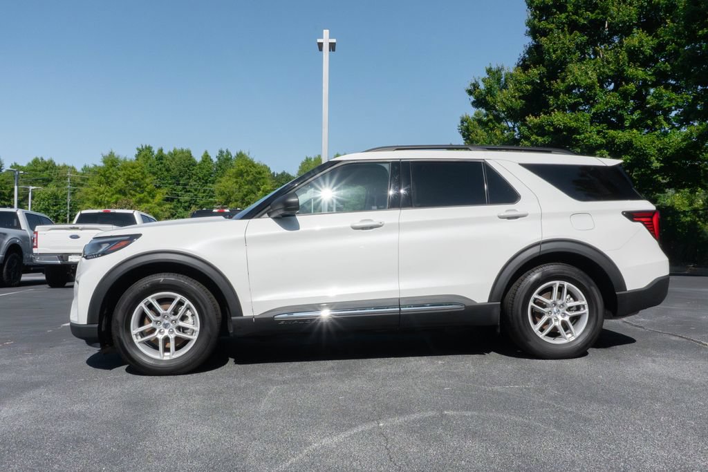 Used 2025 Ford Explorer Active w/ Active Comfort Package RWD image 4