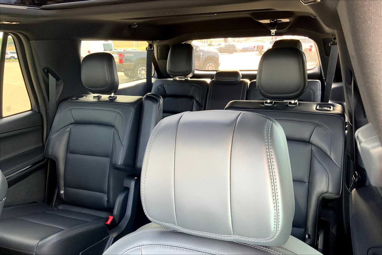 New 2025 Lincoln Navigator L Reserve w/ Jet Appearance Package image 19