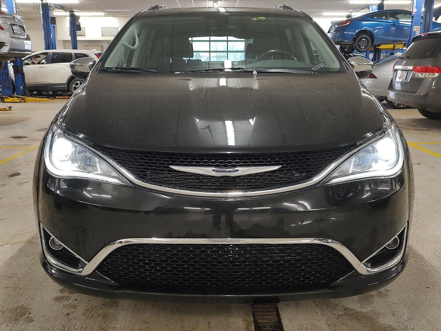 Used 2019 Chrysler Pacifica Limited image 28