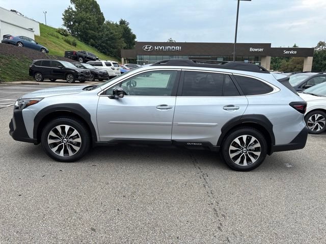 Used 2025 Subaru Outback Limited AWD/4WD image 2
