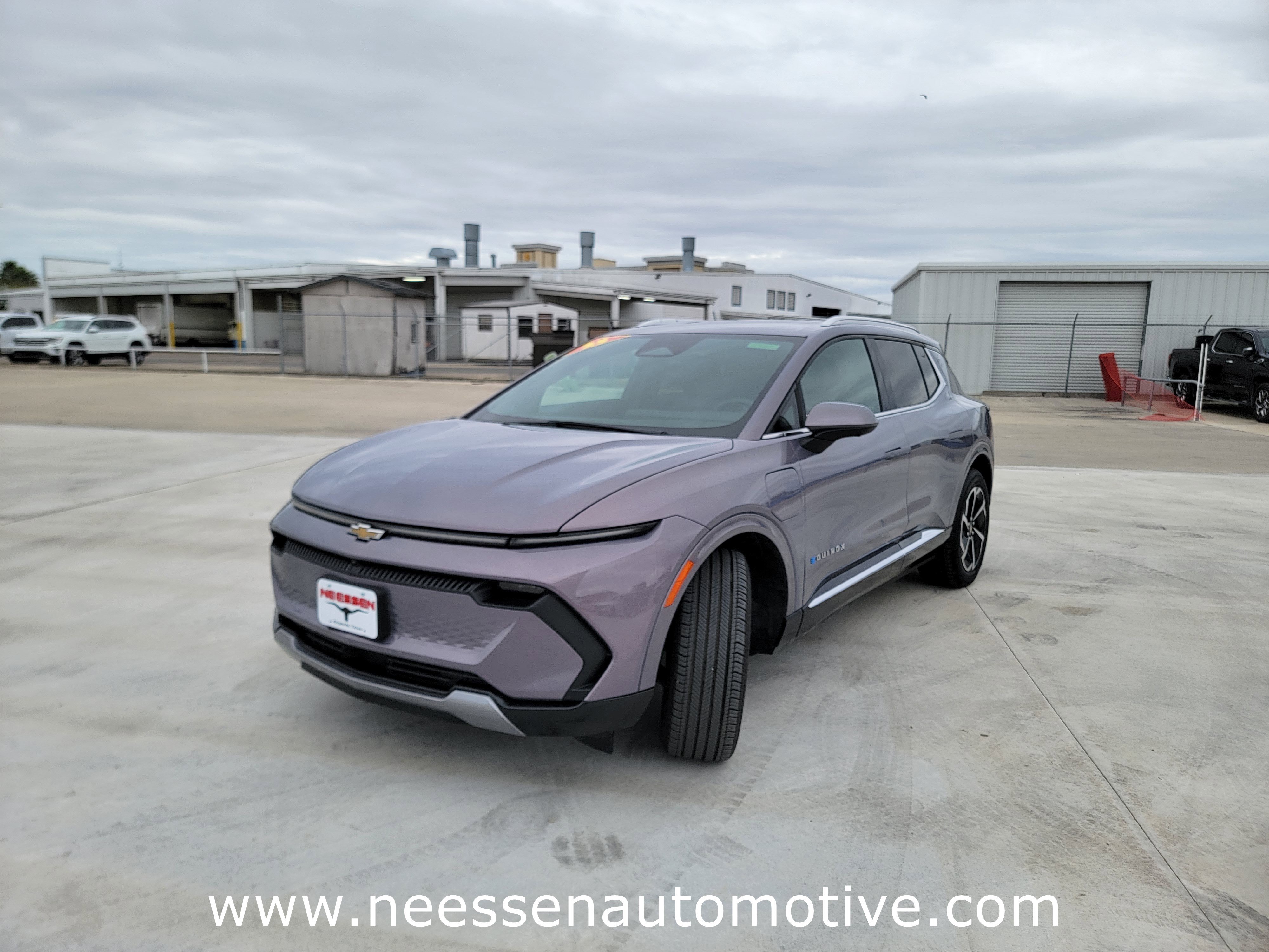 Used 2025 Chevrolet Equinox EV LT w/ Convenience Package image 3