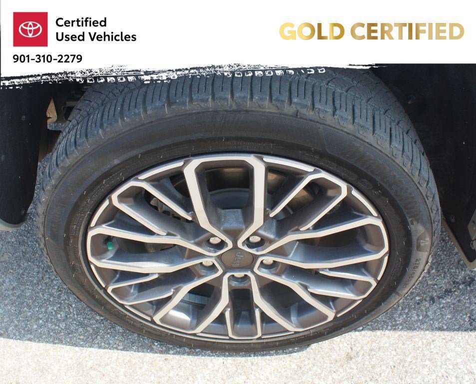 Used 2023 Jeep Grand Cherokee L Summit AWD/4WD image 29