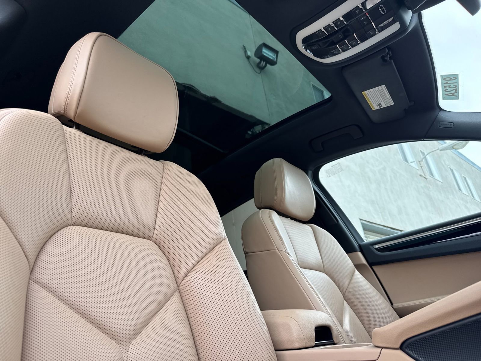 Certified 2023 Porsche Macan image 19