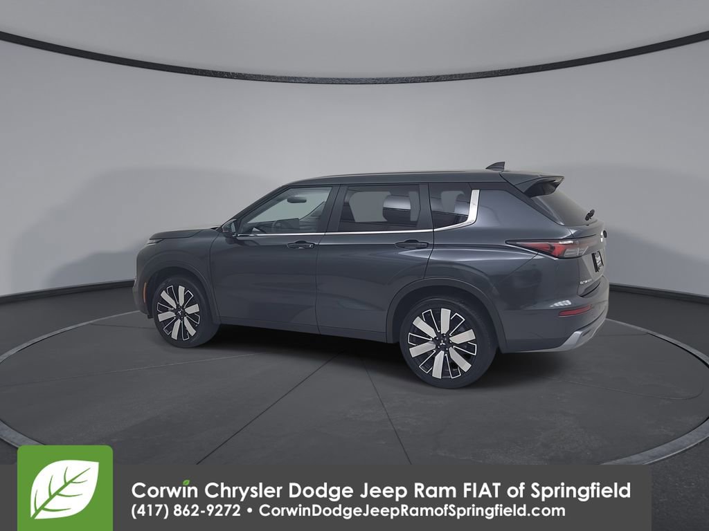 Used 2025 Mitsubishi Outlander SE image 10