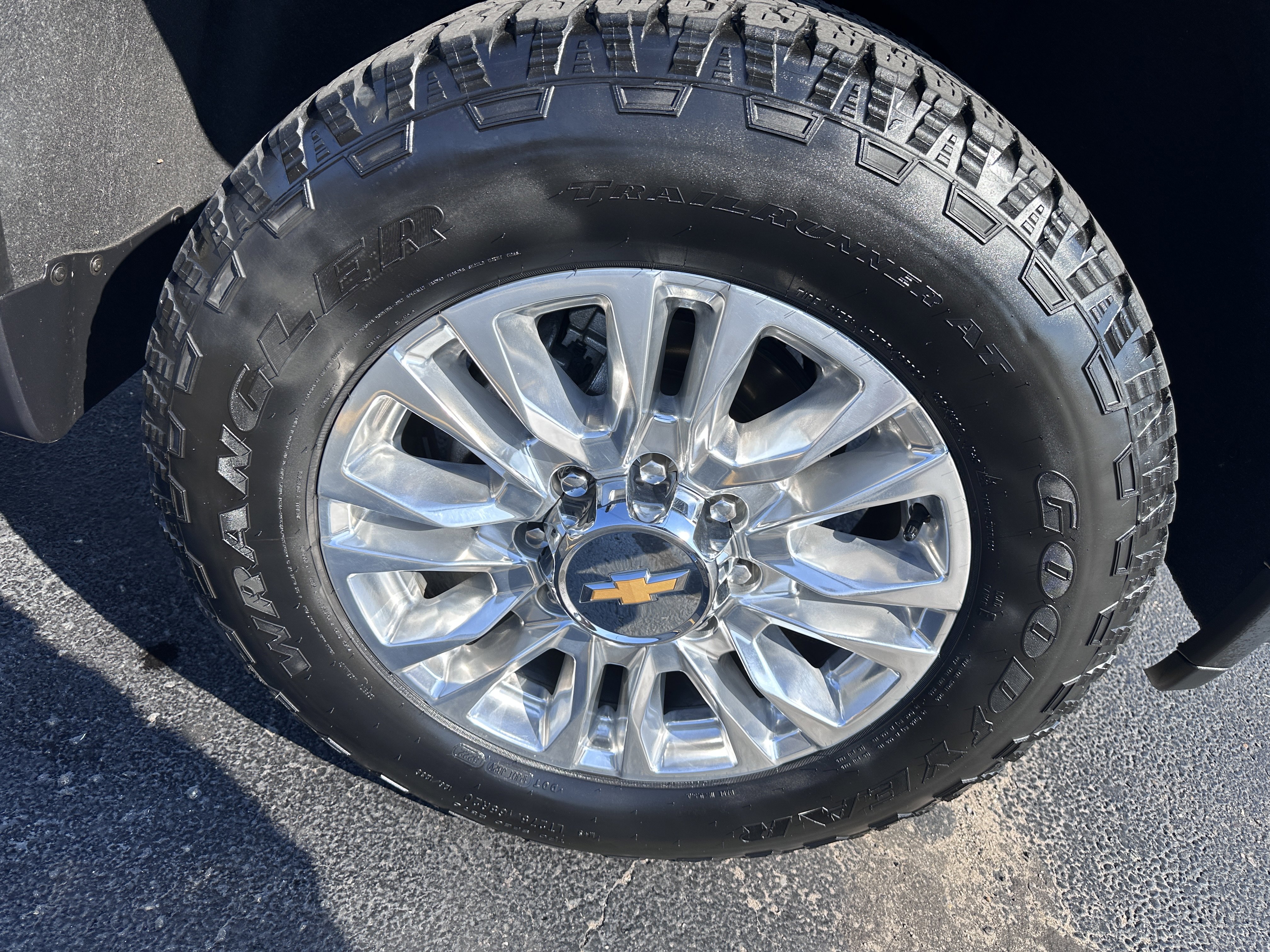 Used 2023 Chevrolet Silverado 2500 High Country image 14