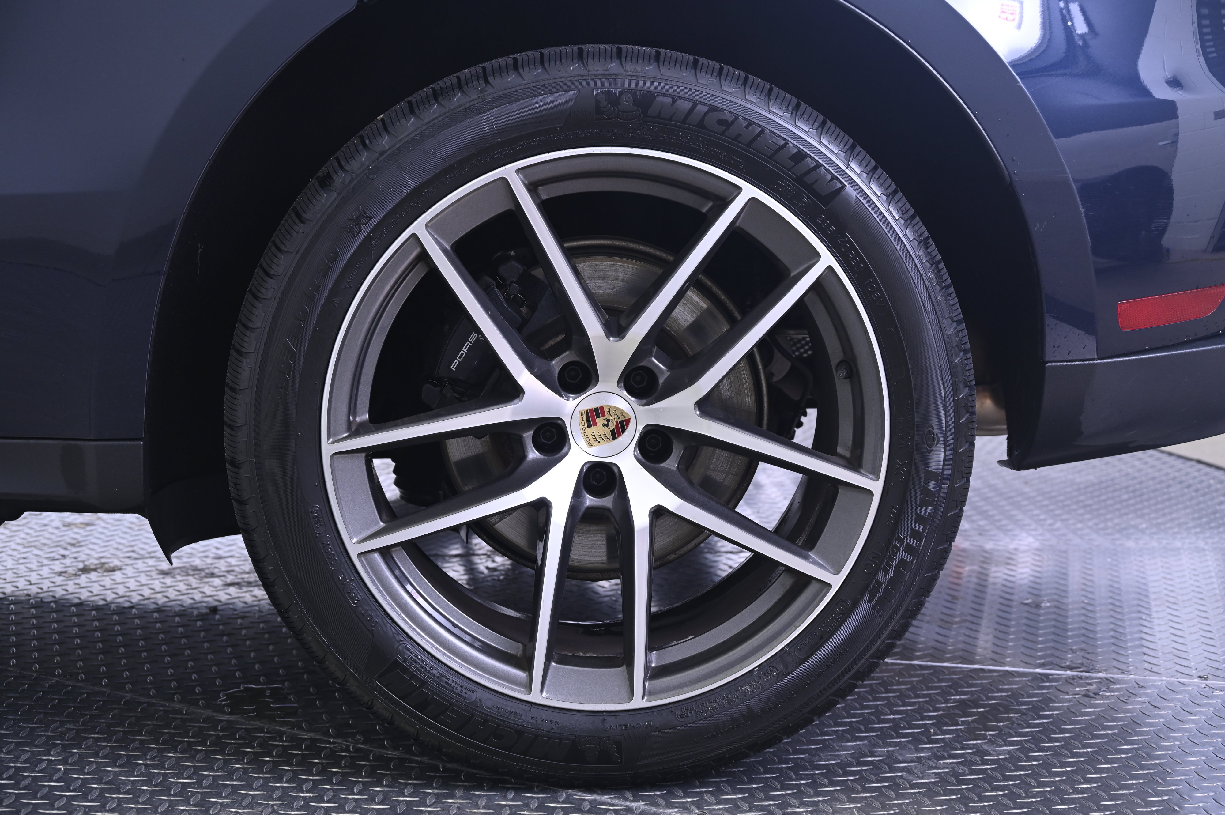 Certified 2023 Porsche Macan AWD/4WD image 12