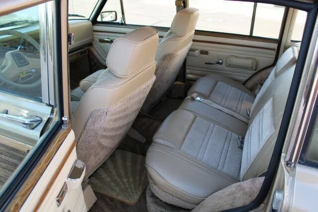 Used 1990 Jeep Grand Wagoneer AWD/4WD image 25