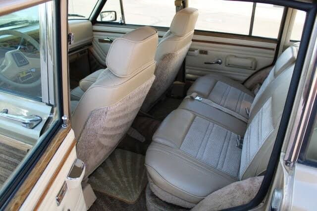 Used 1990 Jeep Grand Wagoneer image 25