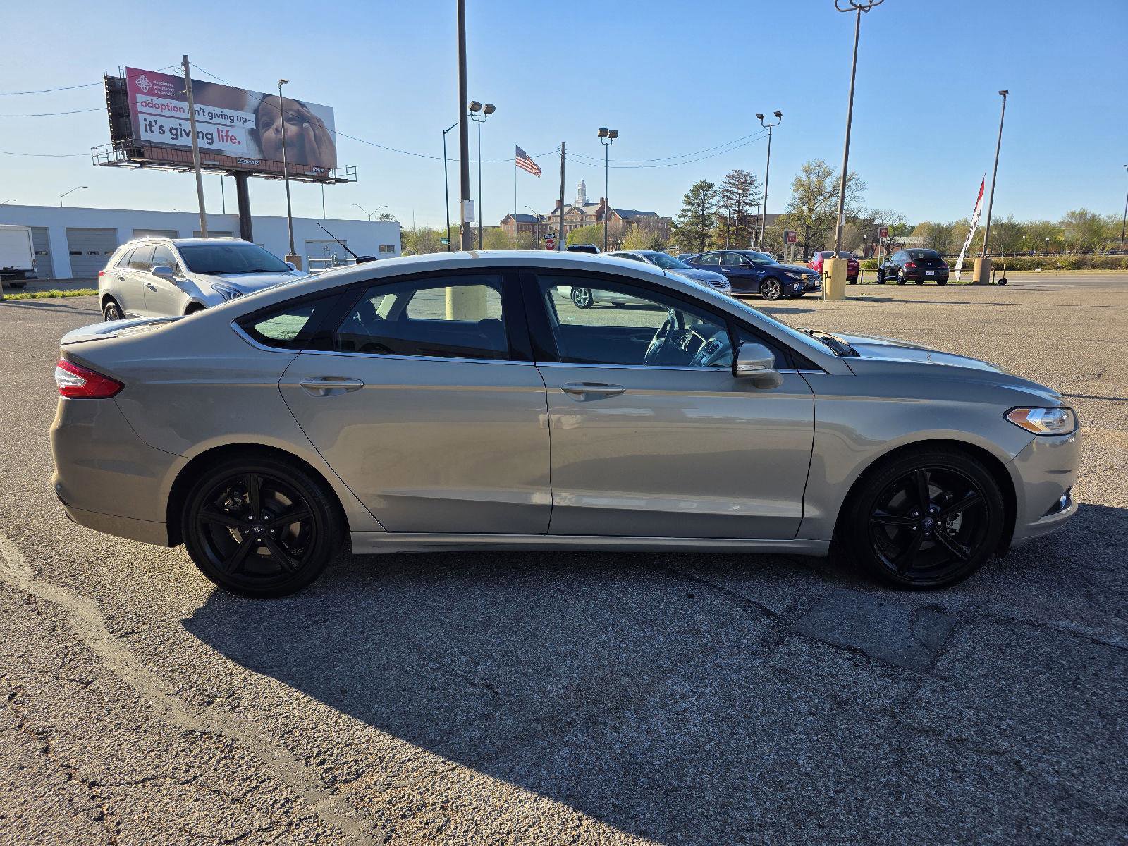 Used 2016 Ford Fusion SE w/ Equipment Group 201A image 4