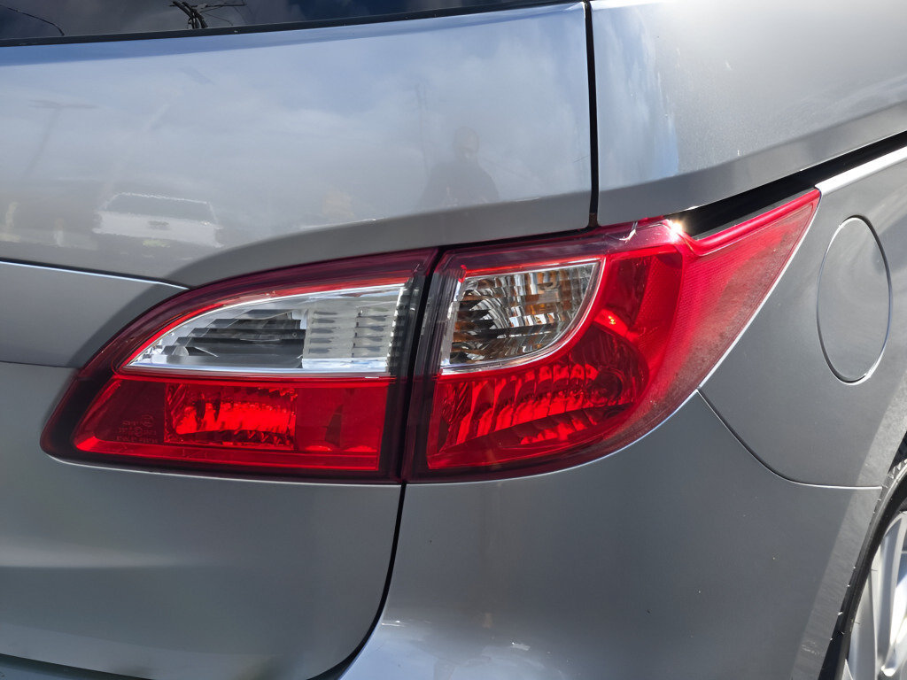Used 2013 MAZDA MAZDA5 Sport FWD image 14