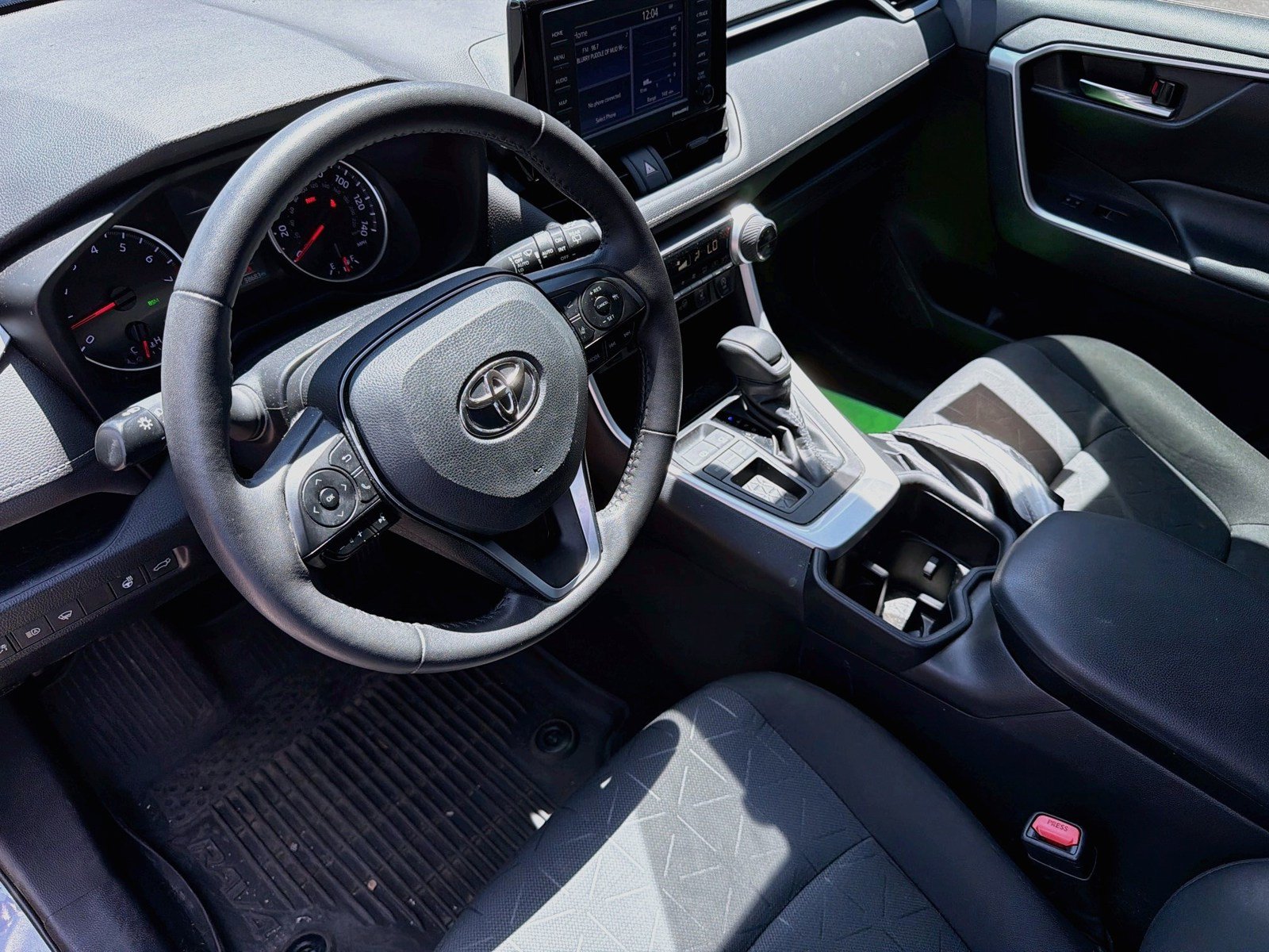Used 2022 Toyota RAV4 XLE w/ Convenience Package FWD image 7