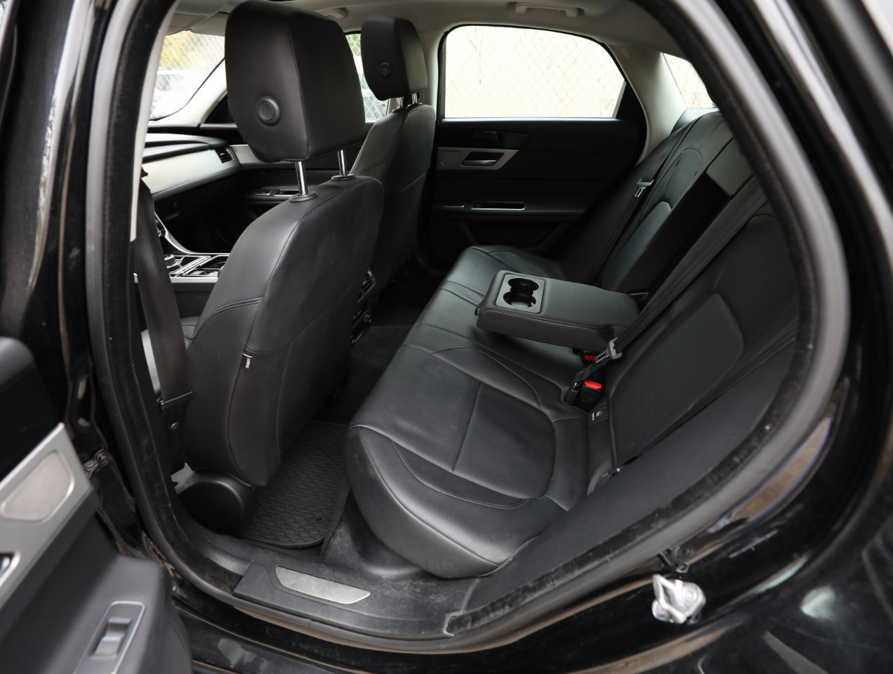 Used 2017 Jaguar XF Premium image 12