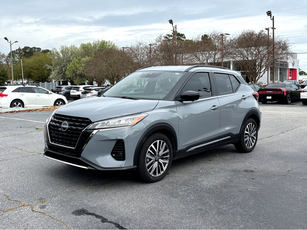 Used 2024 Nissan Kicks SR image 3
