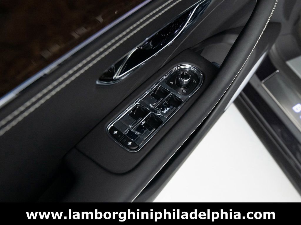 Used 2024 Bentley Flying Spur V8 image 15