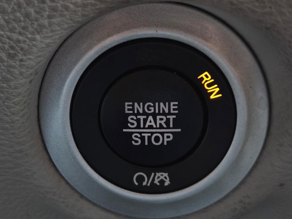 Used 2023 Chrysler Pacifica Touring-L image 29