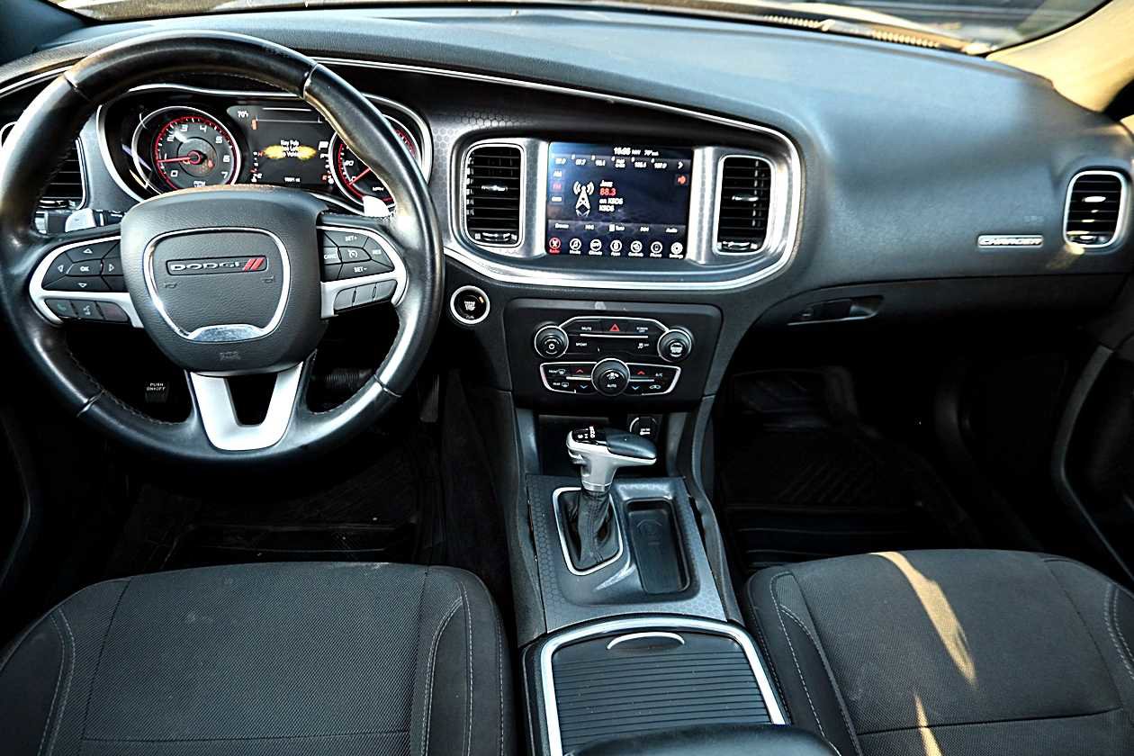 Used 2017 Dodge Charger R/T image 12