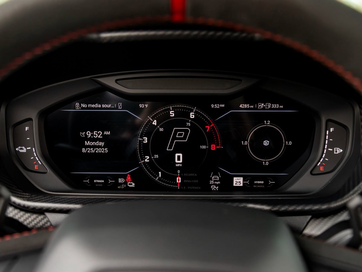 Used 2025 Lamborghini Urus SE image 16