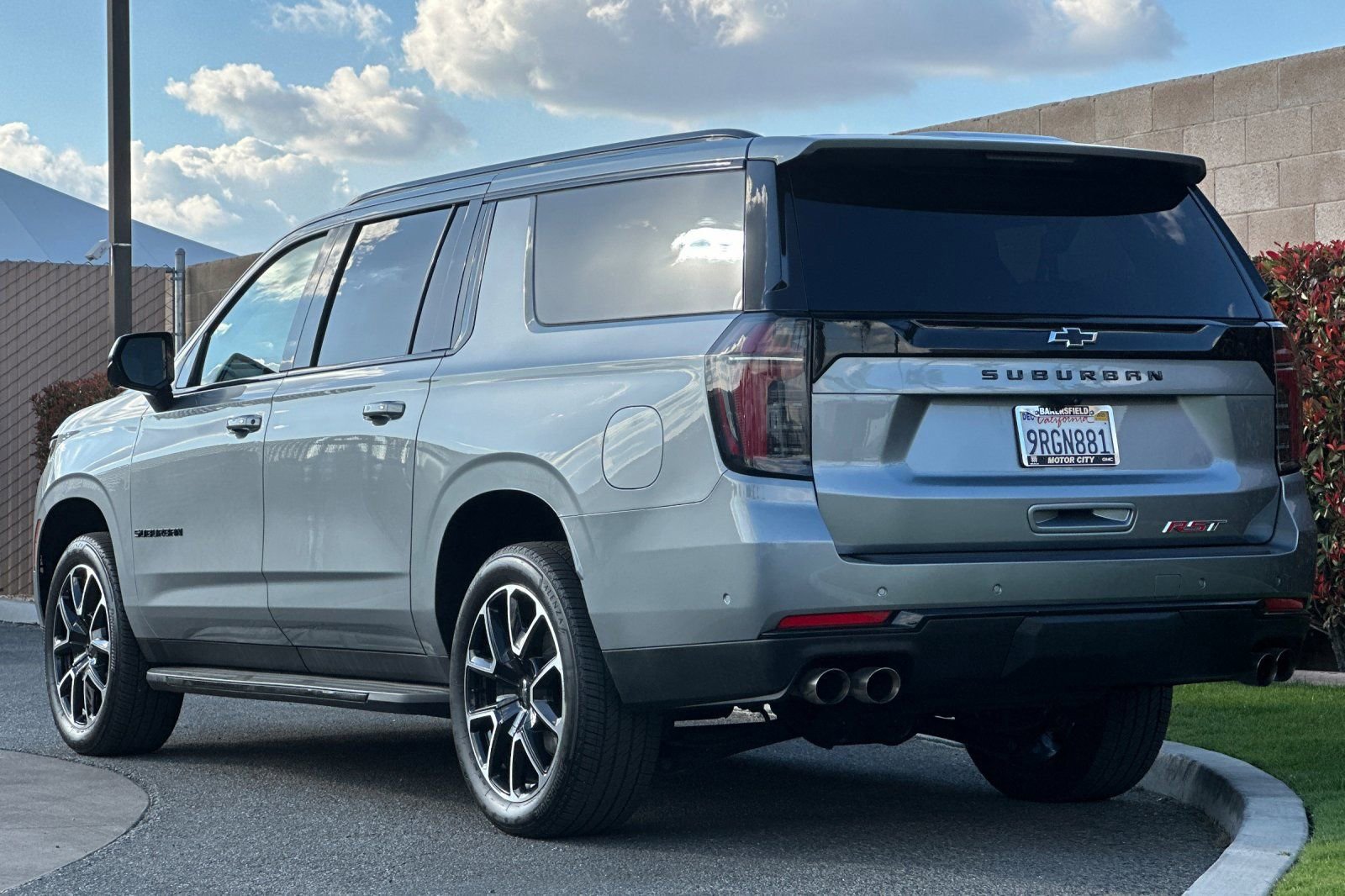 Certified 2025 Chevrolet Suburban RST image 6