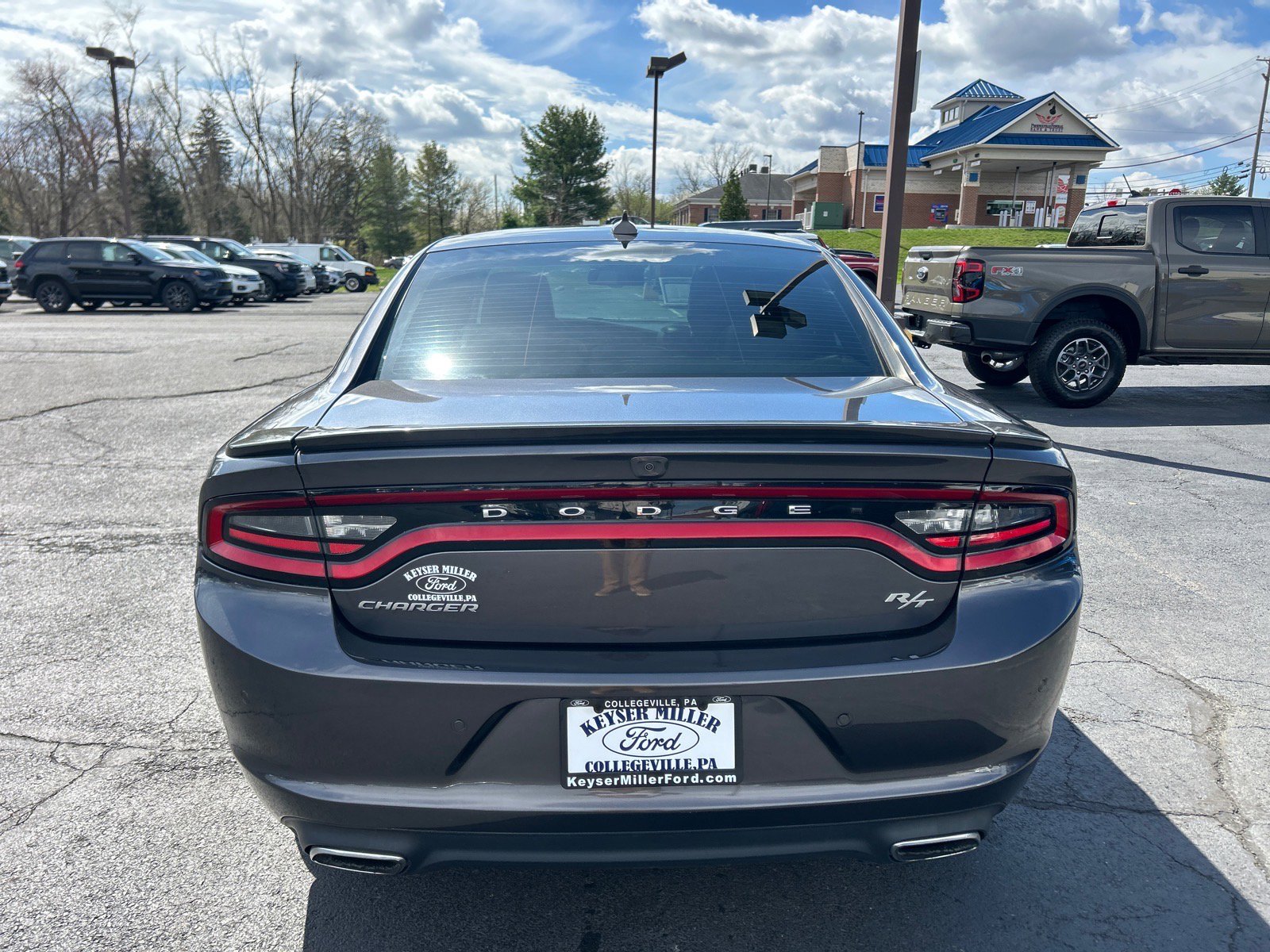 Used 2017 Dodge Charger R/T w/ Premium Group image 12