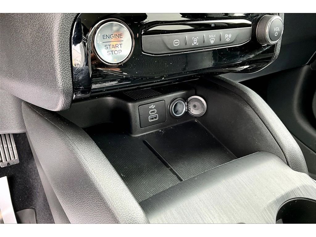Used 2025 Ford Escape SE FWD image 31