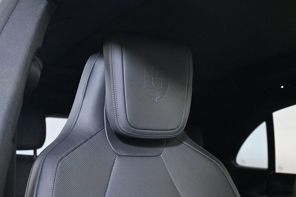 Certified 2025 Porsche Macan 4 Electric image 22