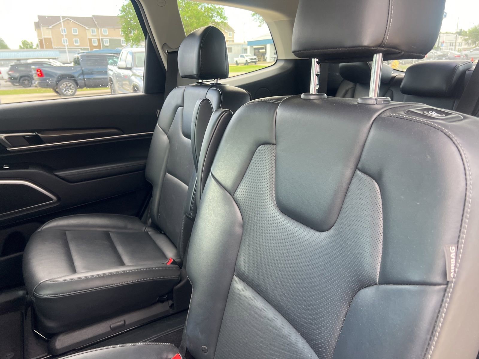 Used 2025 Kia Telluride S FWD image 12