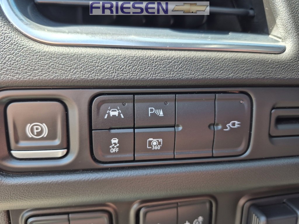 Used 2022 Chevrolet Suburban RST w/ Luxury Package image 17