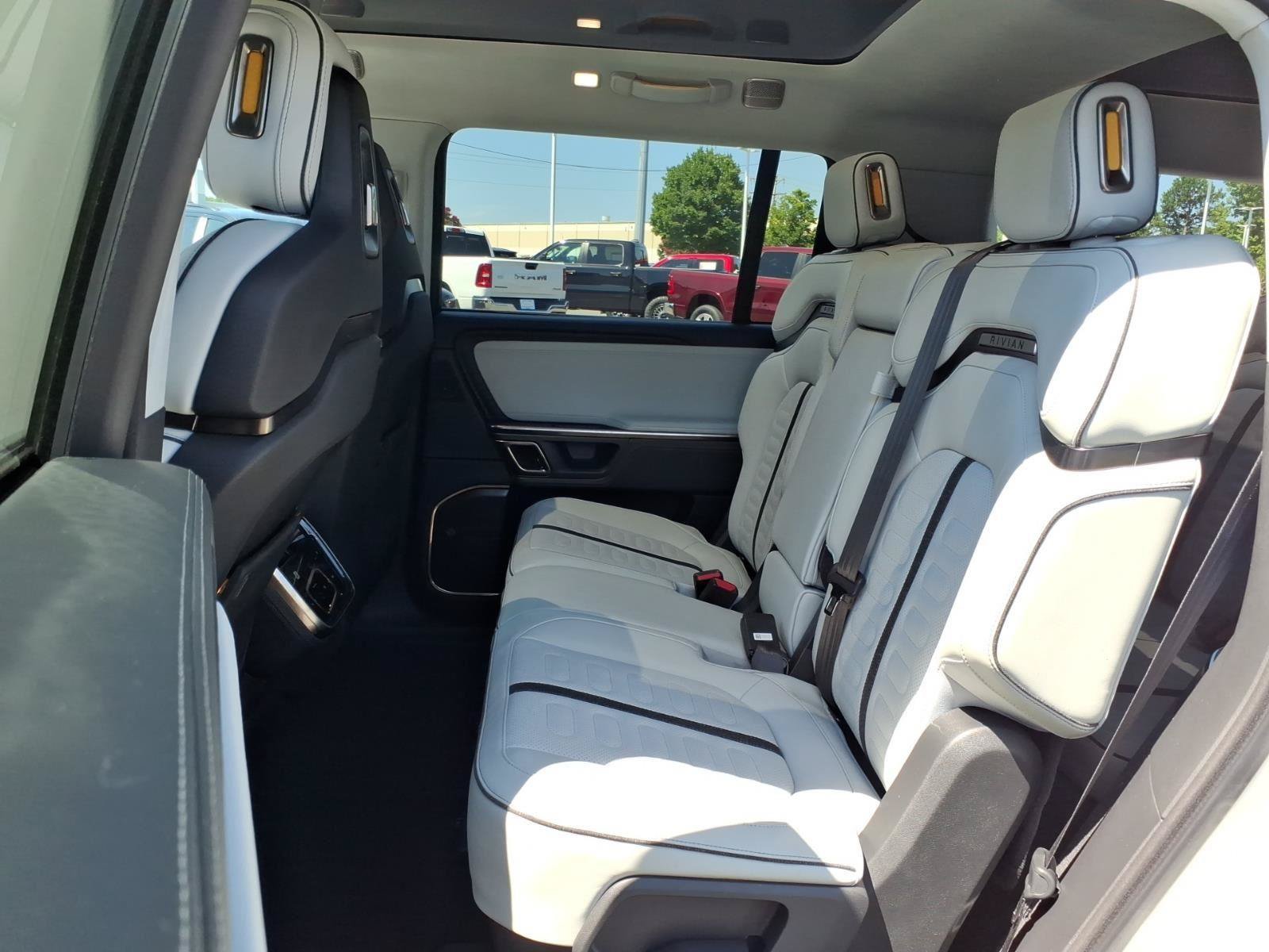 Used 2024 Rivian R1S Adventure AWD/4WD image 16