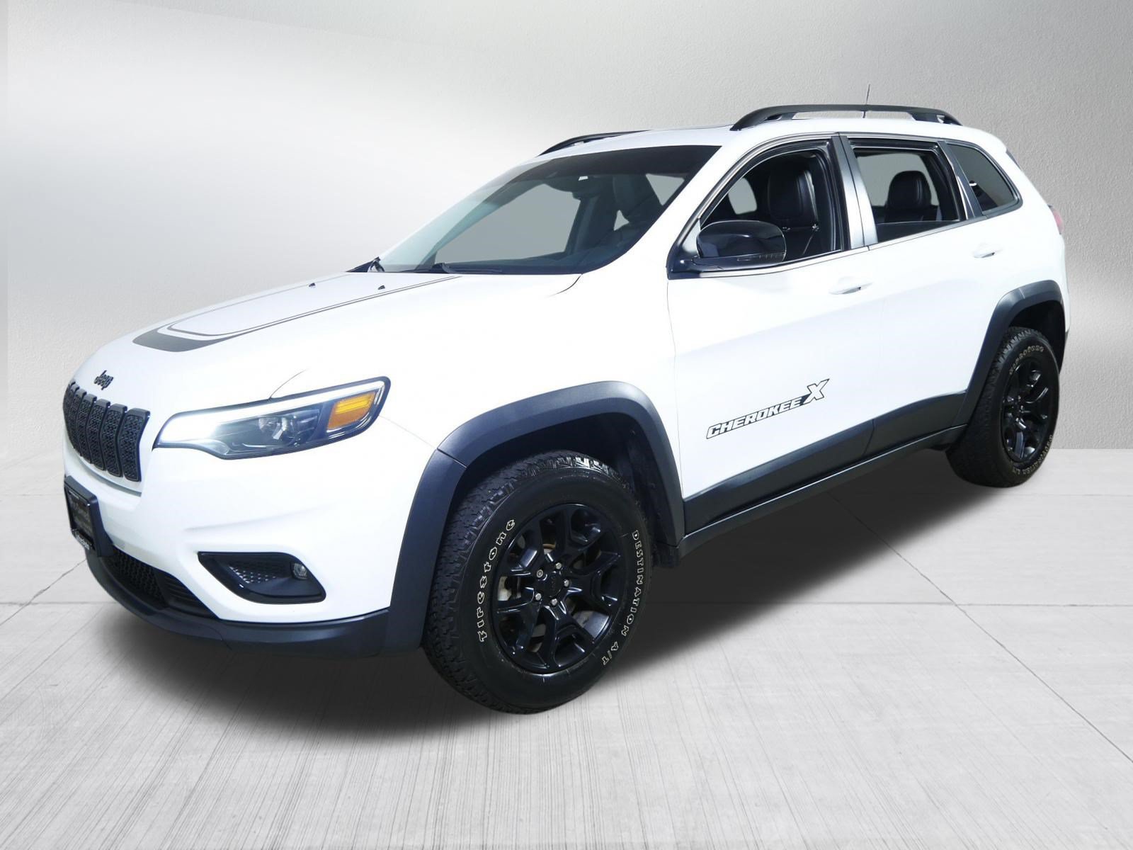 Used 2022 Jeep Cherokee Latitude w/ Sun & Sound Group AWD/4WD image 3