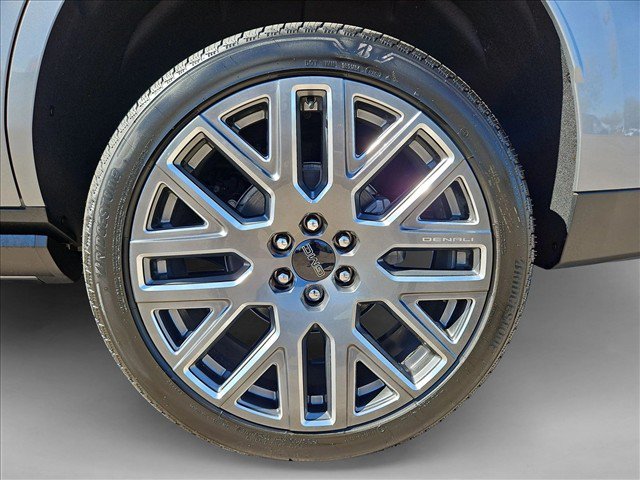 New 2026 GMC Yukon Denali Ultimate w/ LPO, Get Active Package AWD/4WD image 10