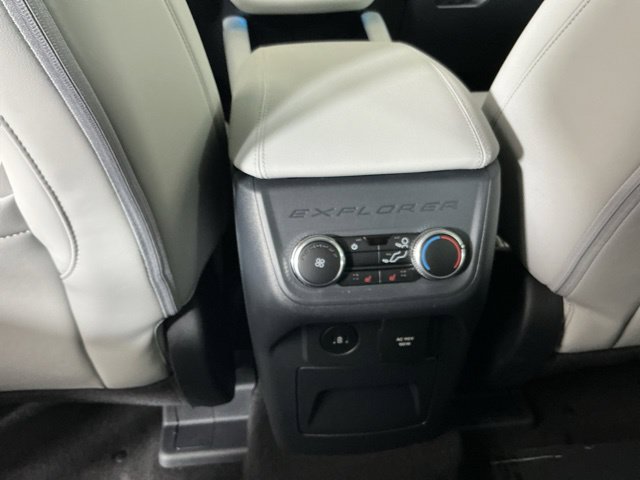 Used 2026 Ford Explorer Platinum w/ LUX Leather Package AWD/4WD image 29