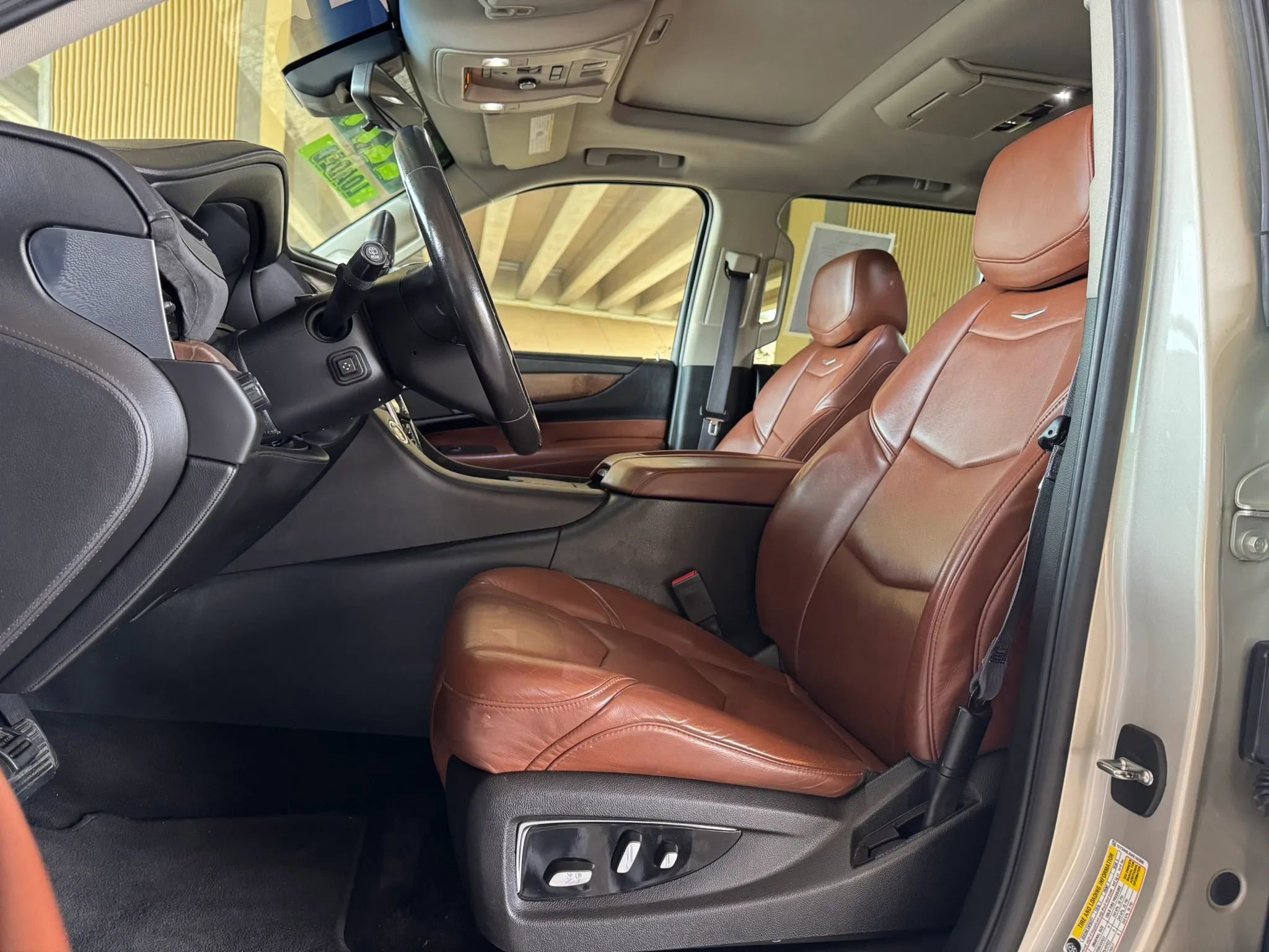 Used 2017 Cadillac Escalade ESV Luxury image 11