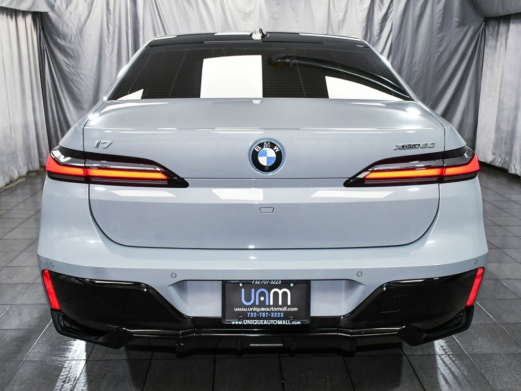 Used 2024 BMW i7 xDrive60 image 5