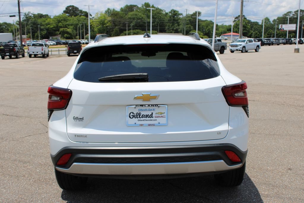 Used 2025 Chevrolet Trax LT FWD image 15