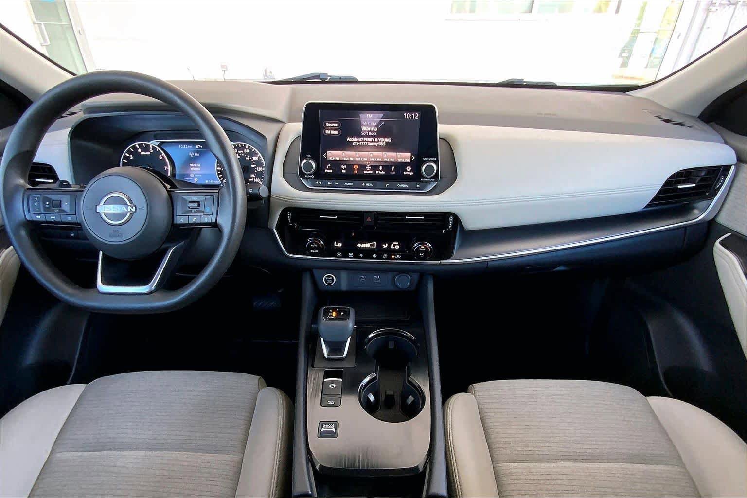 Used 2022 Nissan Rogue SV FWD image 16