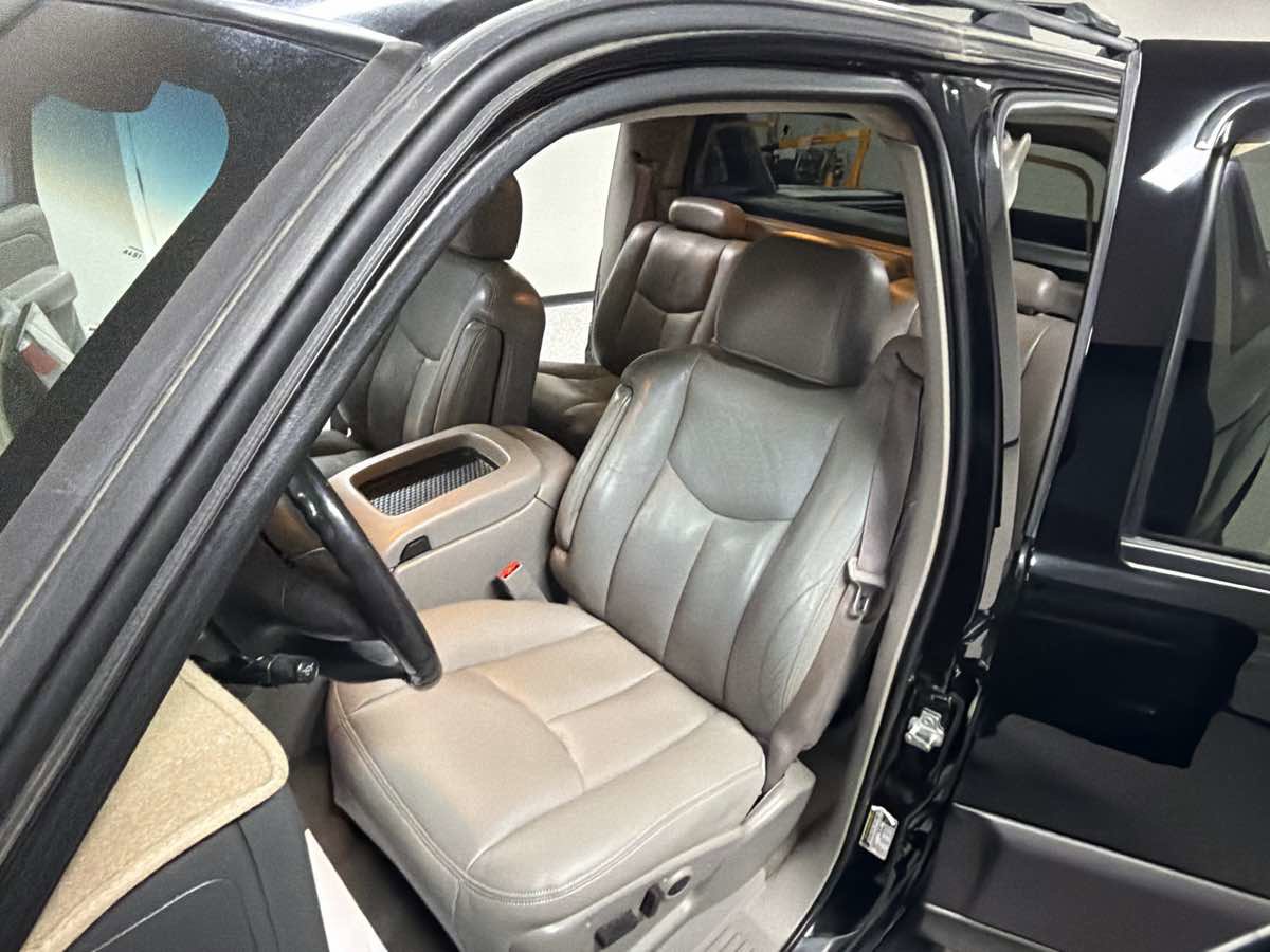 Used 2005 Chevrolet Avalanche Z71 w/ Sun And Sound Package image 12