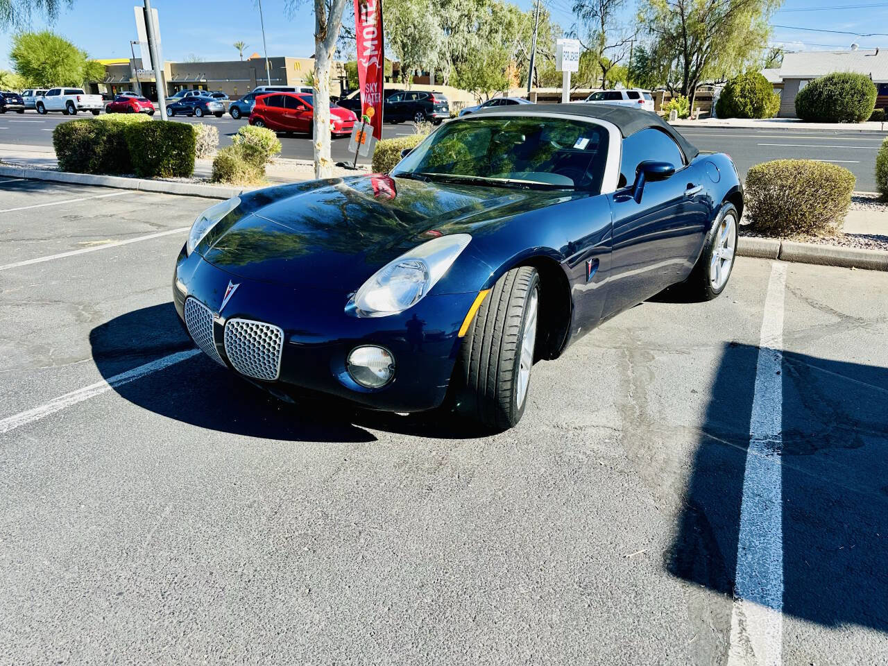 Used 2006 Pontiac Solstice Convertible w/ Premium Package RWD image 3