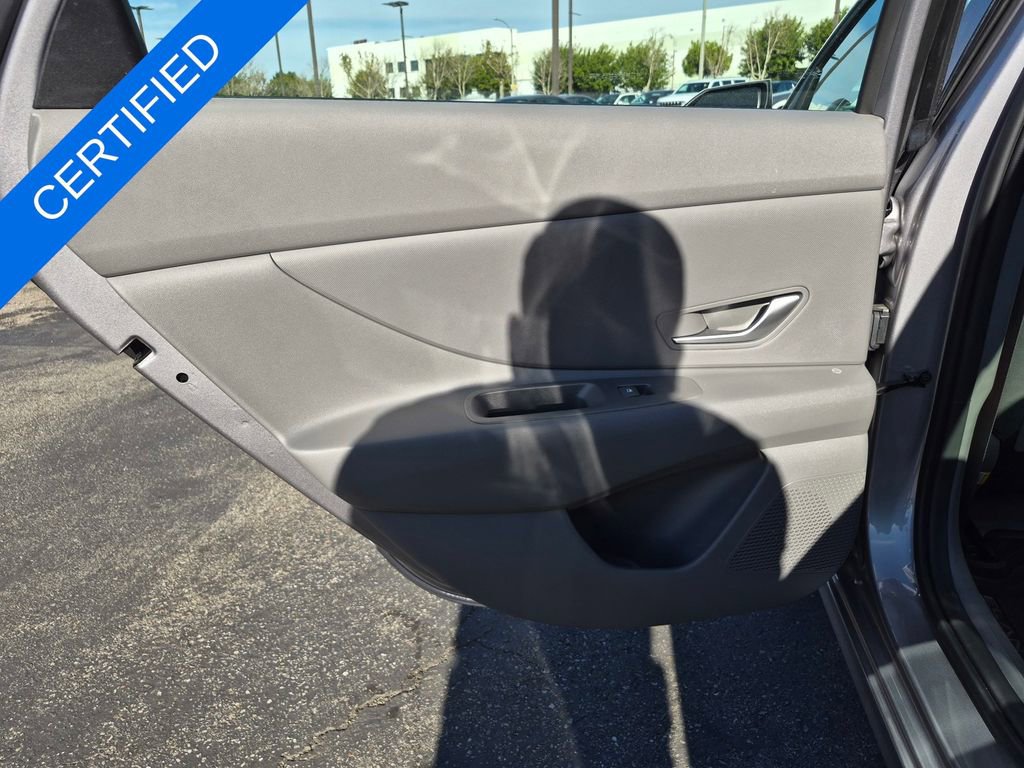 Used 2025 Hyundai Elantra SE image 20