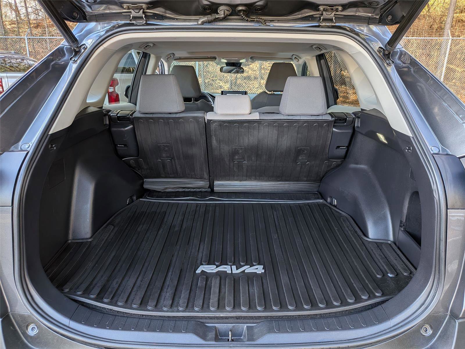 Used 2021 Toyota RAV4 XLE image 27