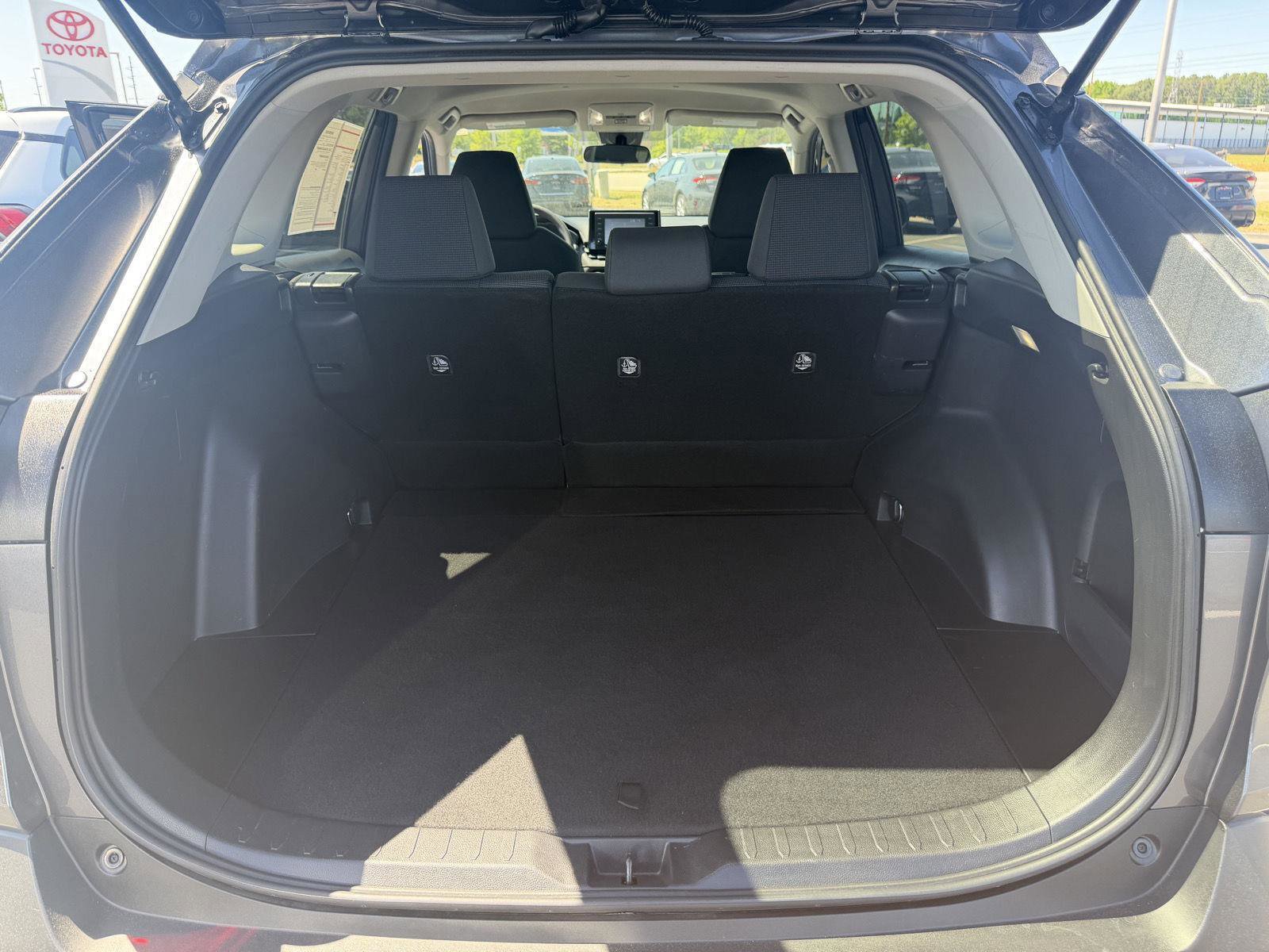 Used 2022 Toyota RAV4 LE FWD image 20